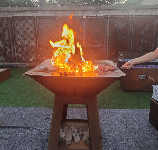 Vedeldad uteplats Corten Steel BBQ Grill